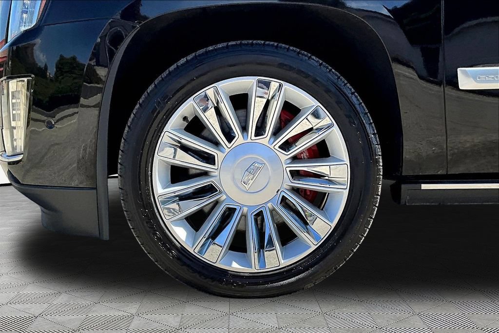 Used 2020 Cadillac Escalade Platinum AWD/4WD image 32