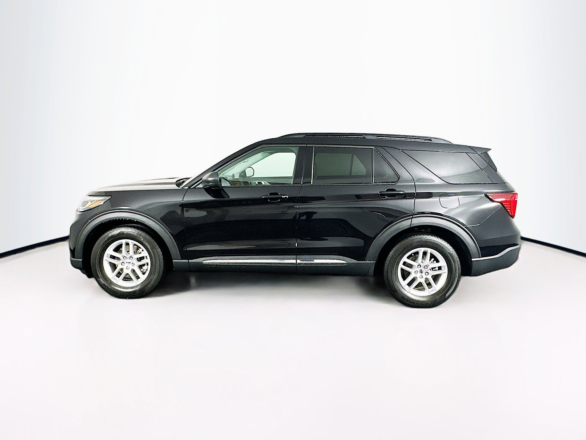 Used 2025 Ford Explorer Active image 4
