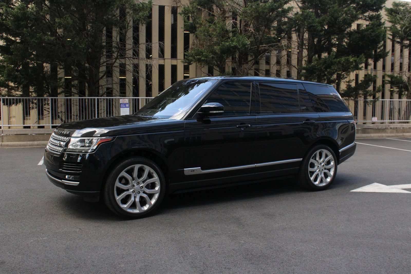 Used 2017 Land Rover Range Rover Long Wheelbase Supercharged AWD/4WD image 12