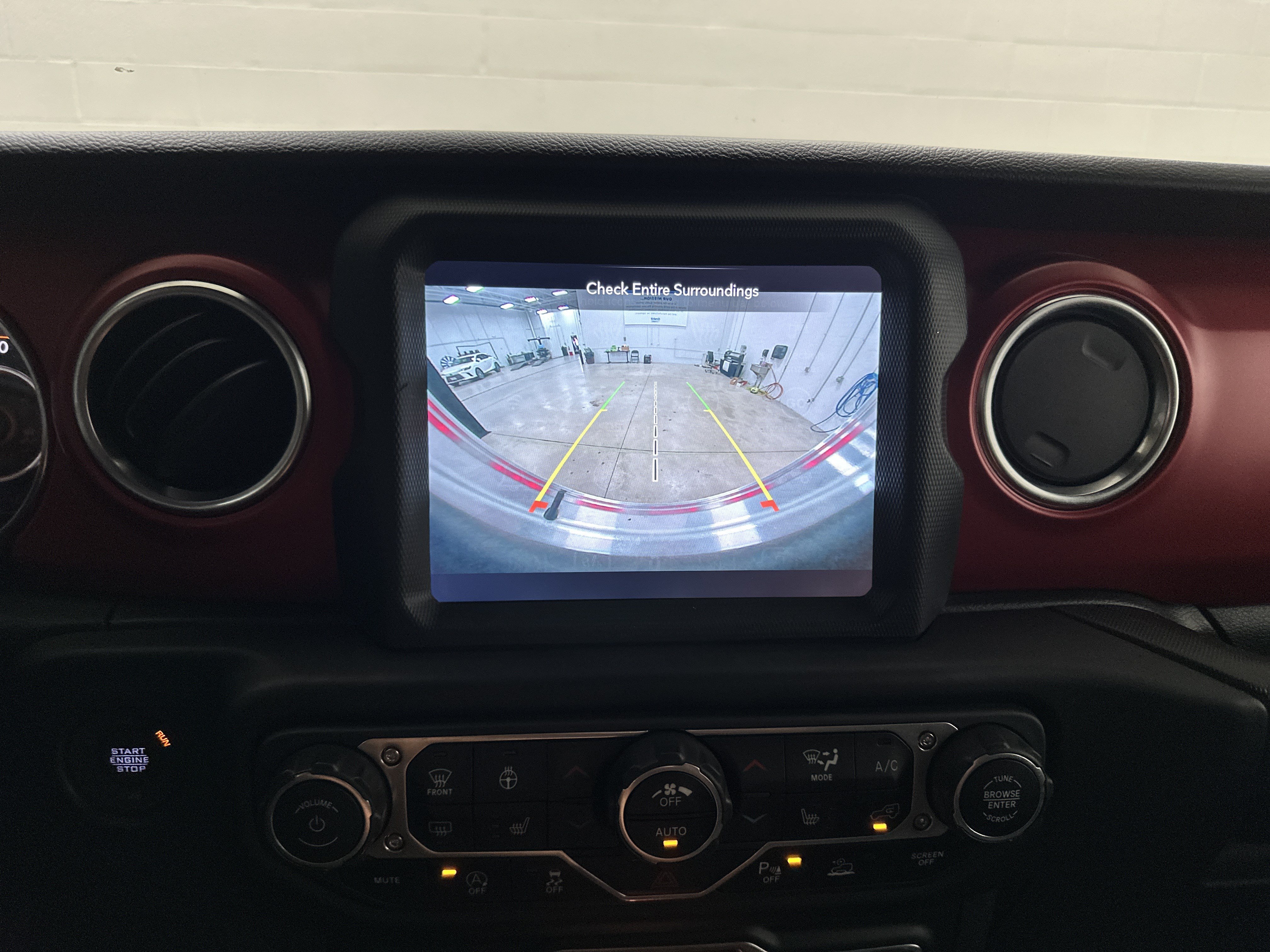 Used 2023 Jeep Wrangler Unlimited Rubicon w/ Safety Group AWD/4WD image 25