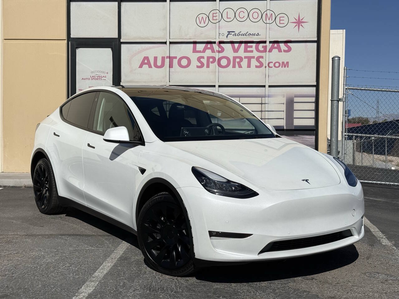 Used 2023 Tesla Model Y Long Range AWD/4WD image 2