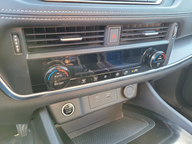 Used 2023 Nissan Rogue SV image 28