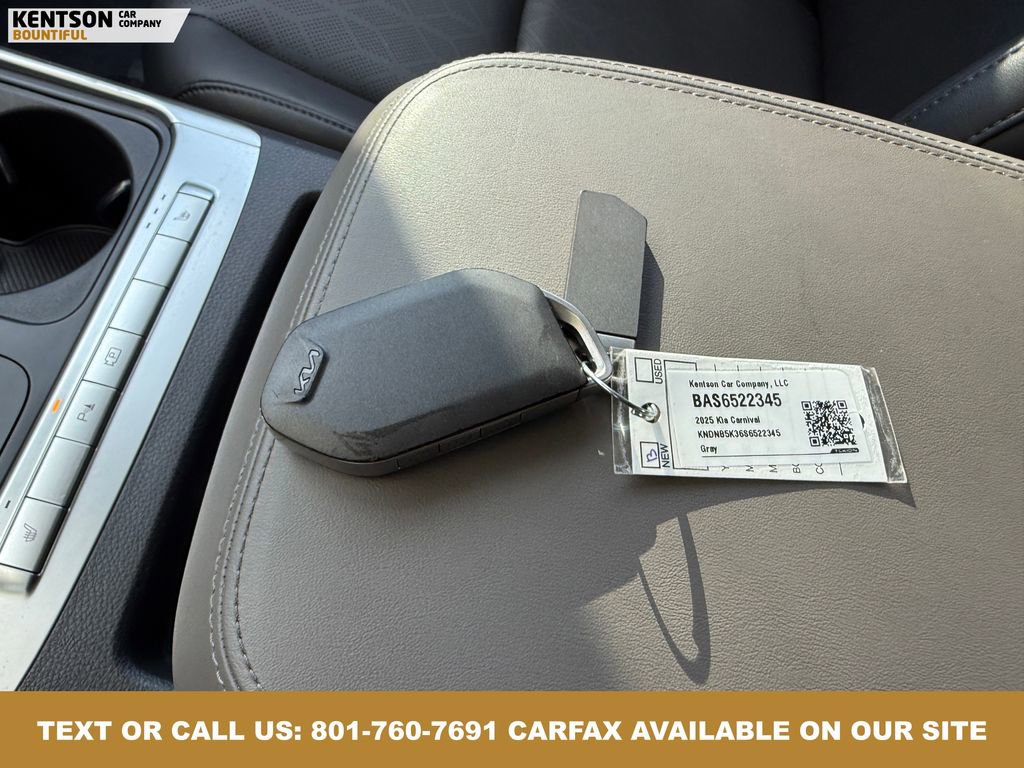 Used 2025 Kia Carnival image 39