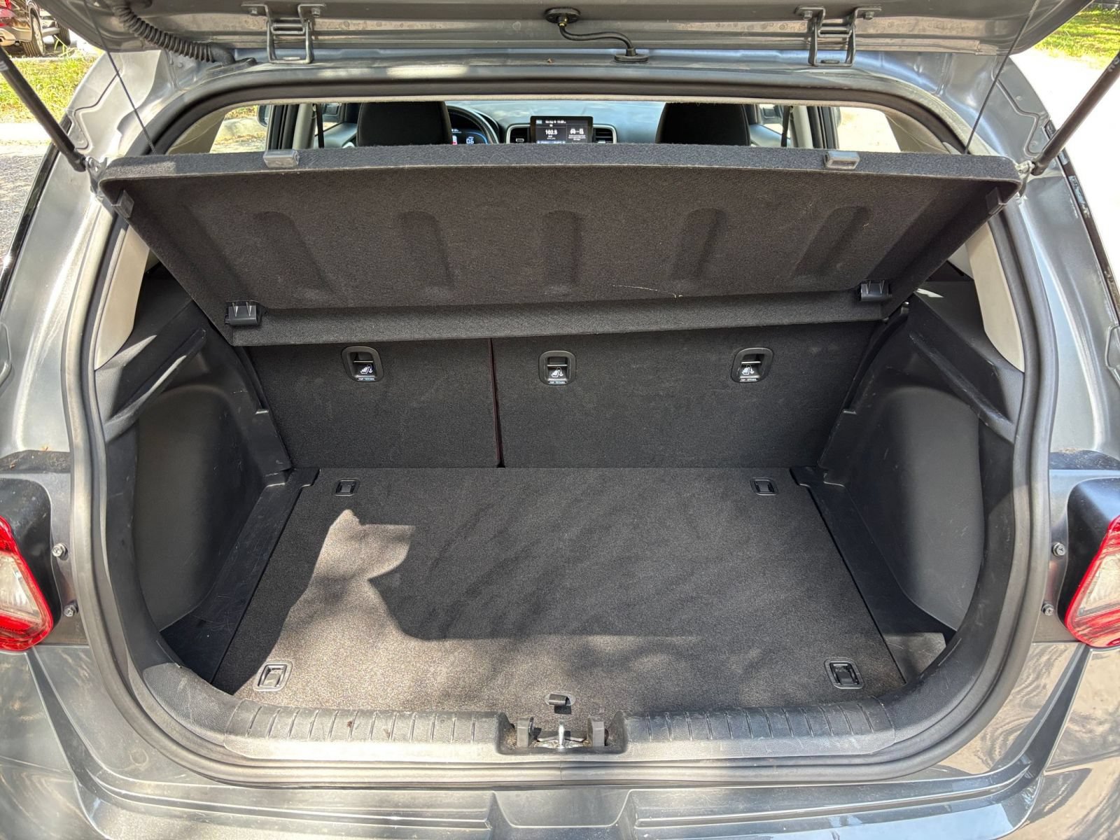Used 2025 Hyundai Venue SEL FWD image 31
