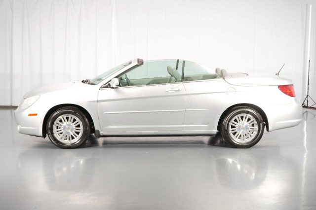 Used 2008 Chrysler Sebring Touring FWD image 2