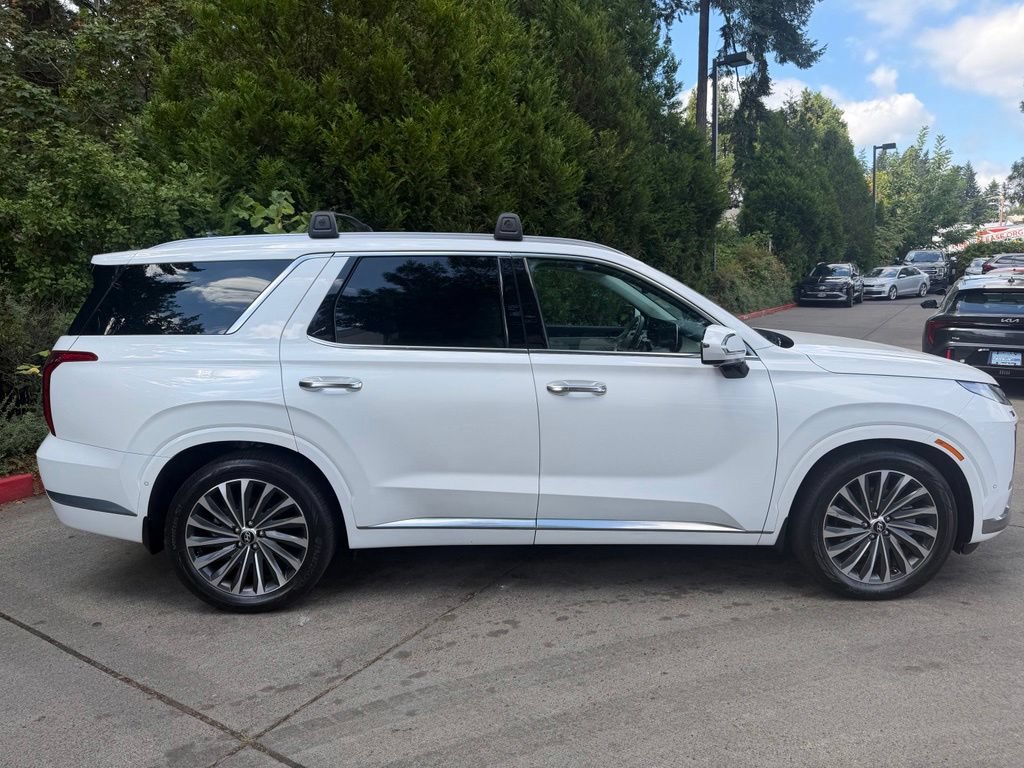 Used 2024 Hyundai Palisade Calligraphy AWD/4WD image 2