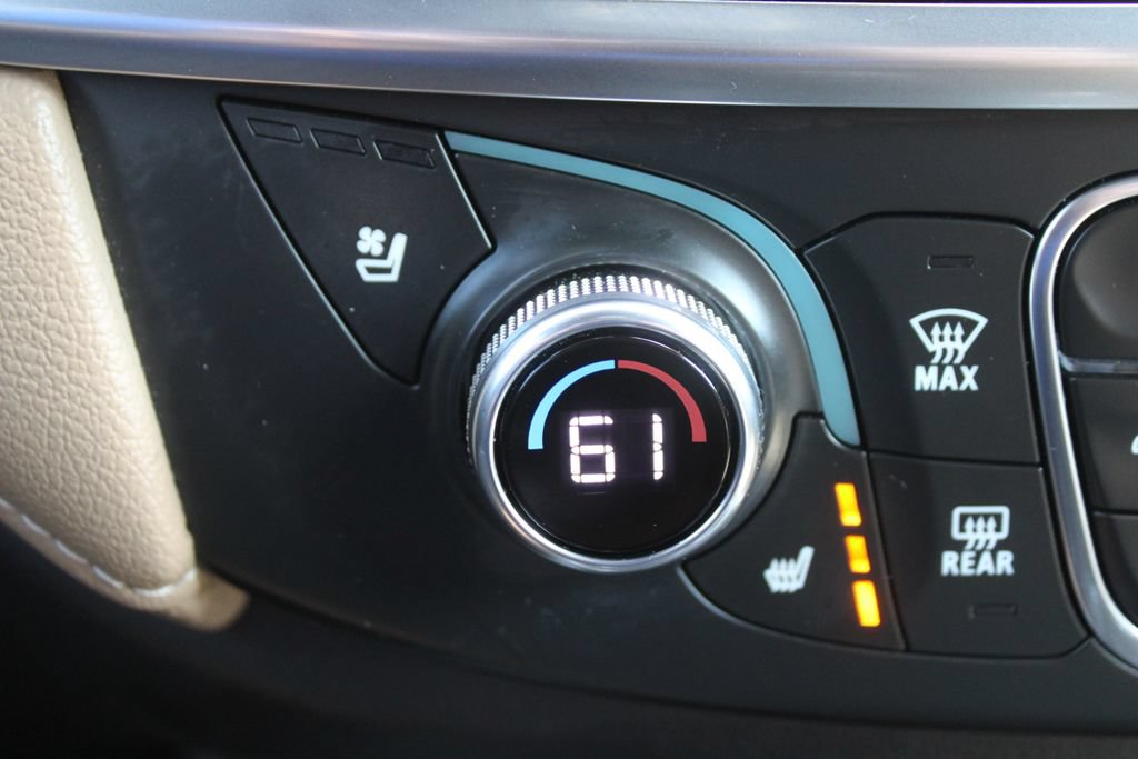 Used 2023 Chevrolet Traverse Premier FWD image 47