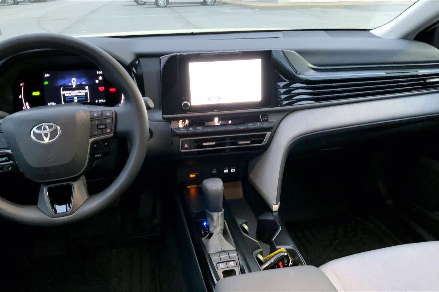 Used 2025 Toyota Camry LE w/ Convenience Package image 7