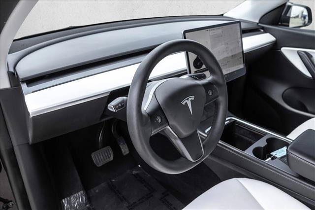Used 2022 Tesla Model Y Long Range AWD/4WD image 10