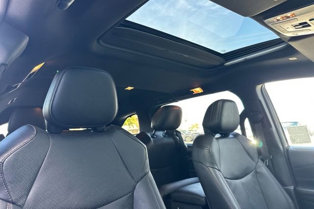 Used 2025 Toyota Sienna Limited image 21