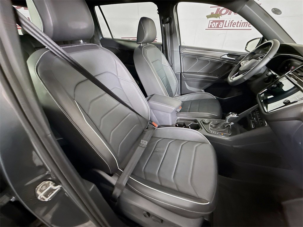 Used 2024 Volkswagen Tiguan SEL R-Line image 33