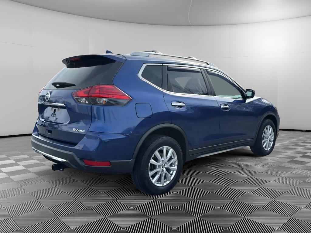 Used 2017 Nissan Rogue SV image 4