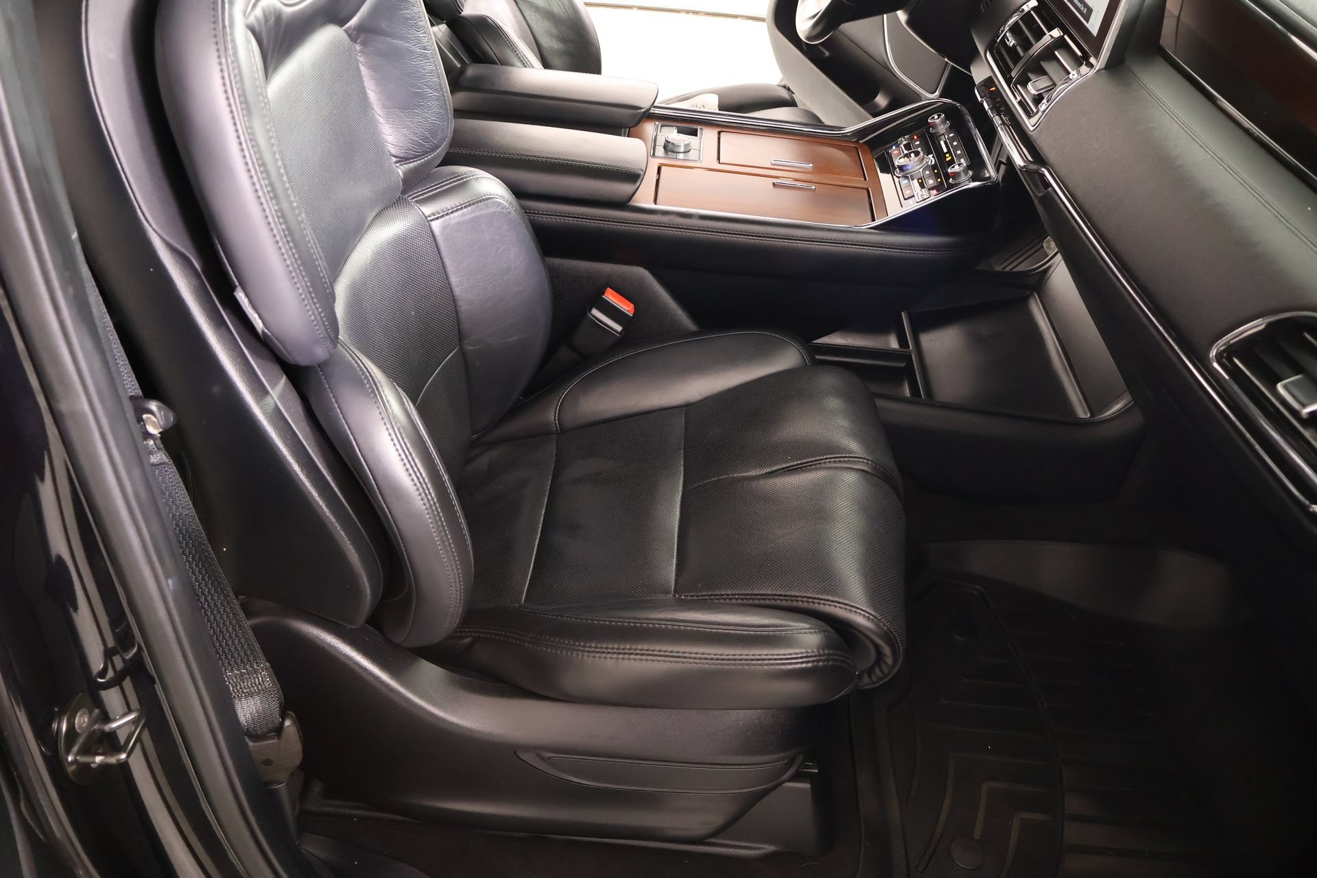 Used 2020 Lincoln Navigator Reserve AWD/4WD image 15