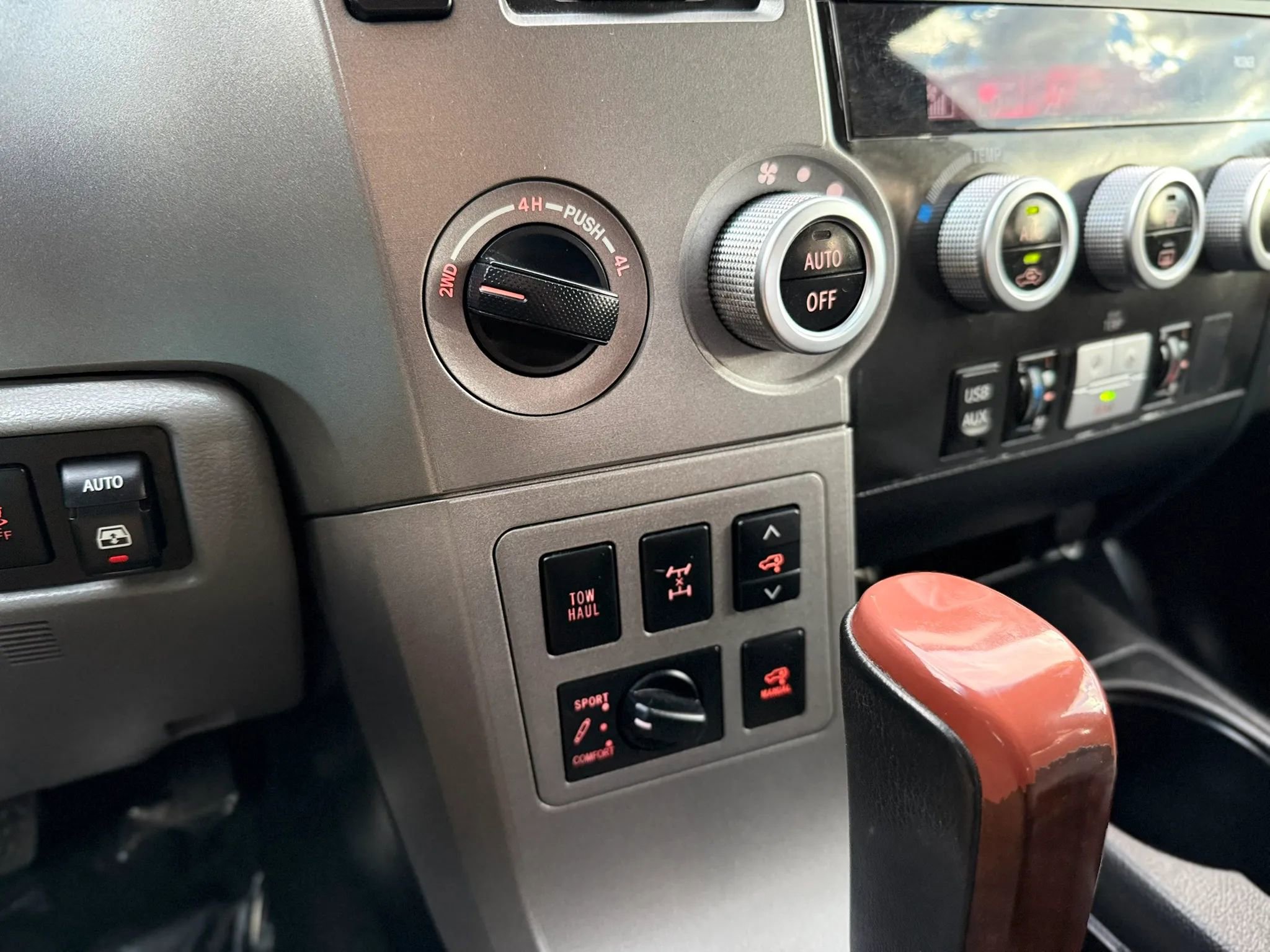 Used 2014 Toyota Sequoia Platinum w/ Preferred Accessory Package AWD/4WD image 40