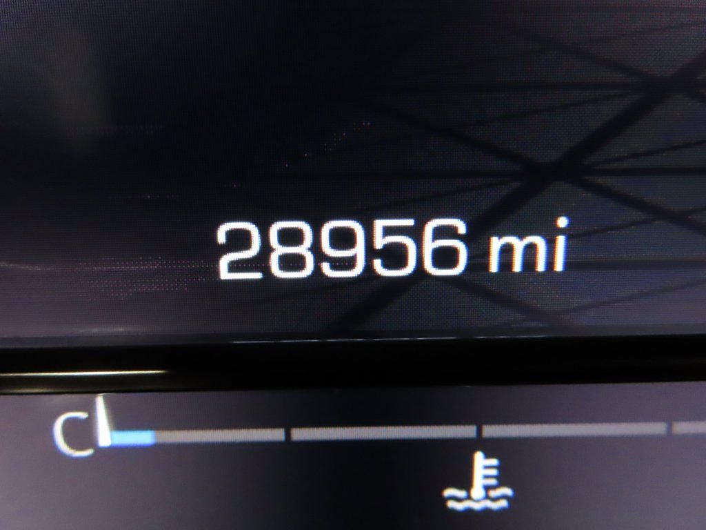 Used 2024 GMC Yukon XL SLT w/ SLT Premium Package image 12