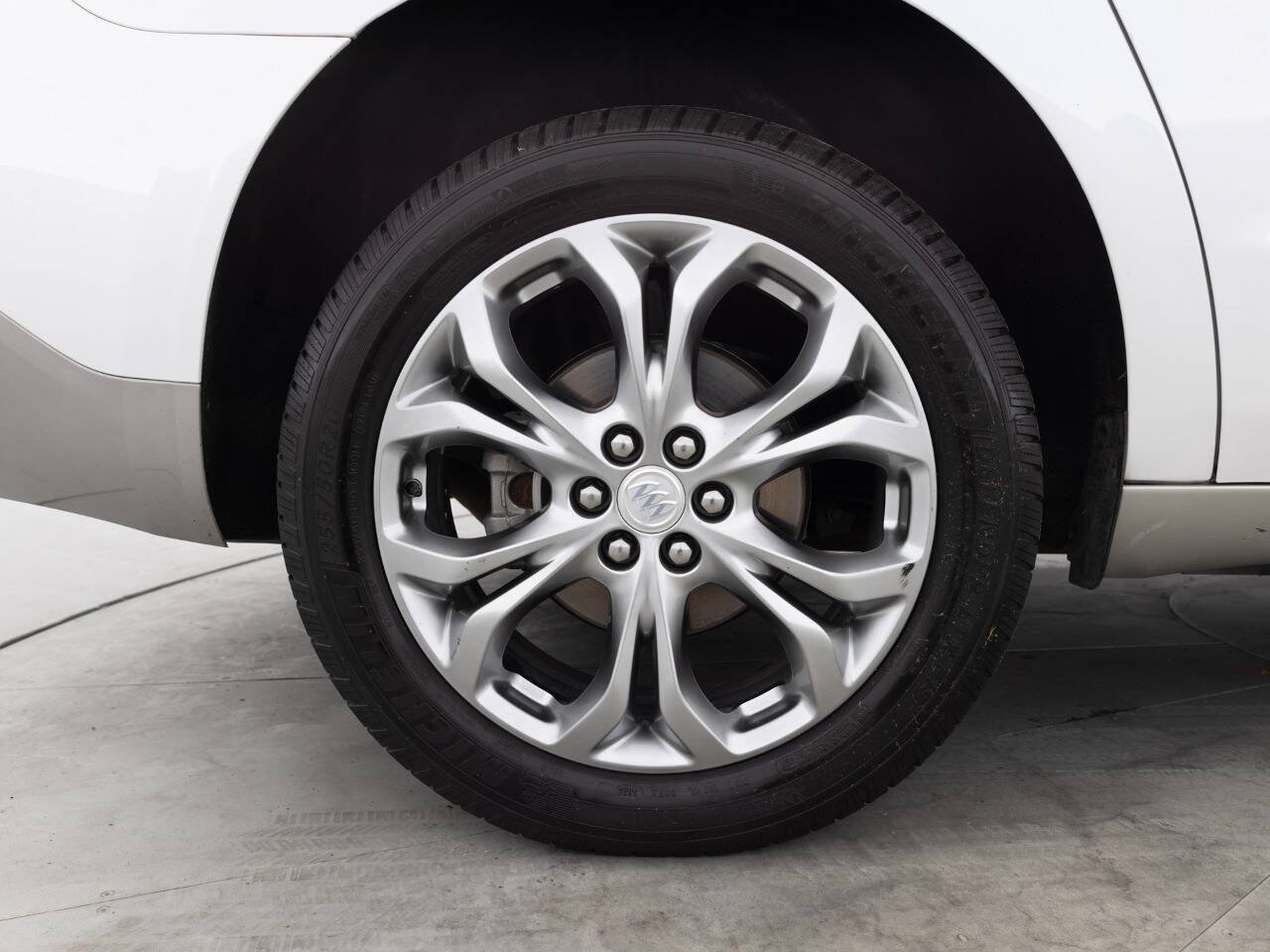 Used 2019 Buick Enclave Avenir w/ Avenir Technology Package AWD/4WD image 19
