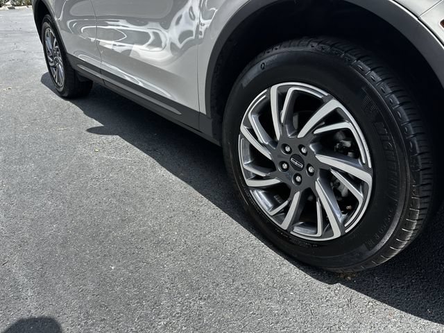 Certified 2024 Lincoln Corsair AWD w/ Equipment Group 101A image 11