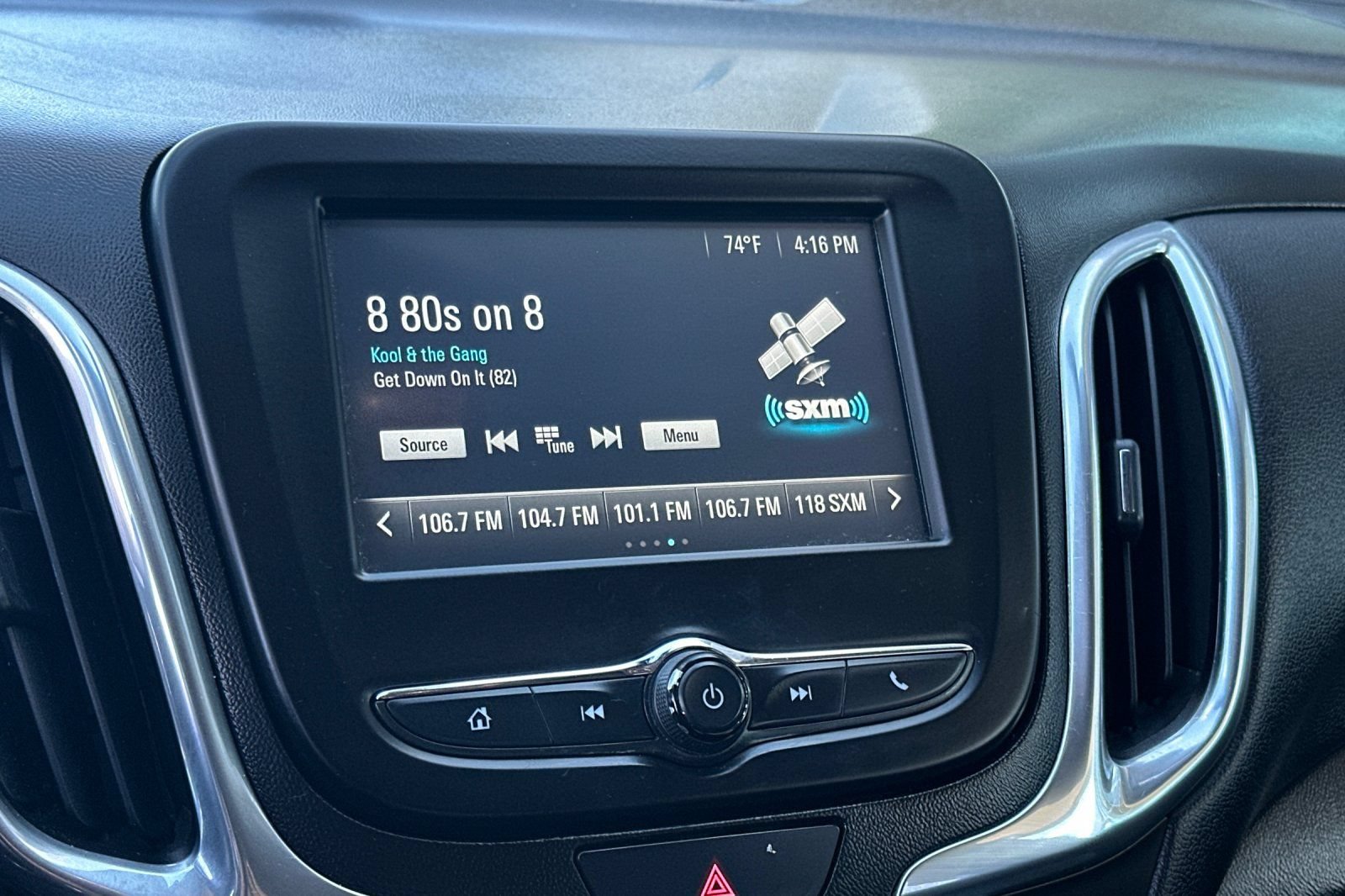 Used 2018 Chevrolet Equinox LT FWD image 18