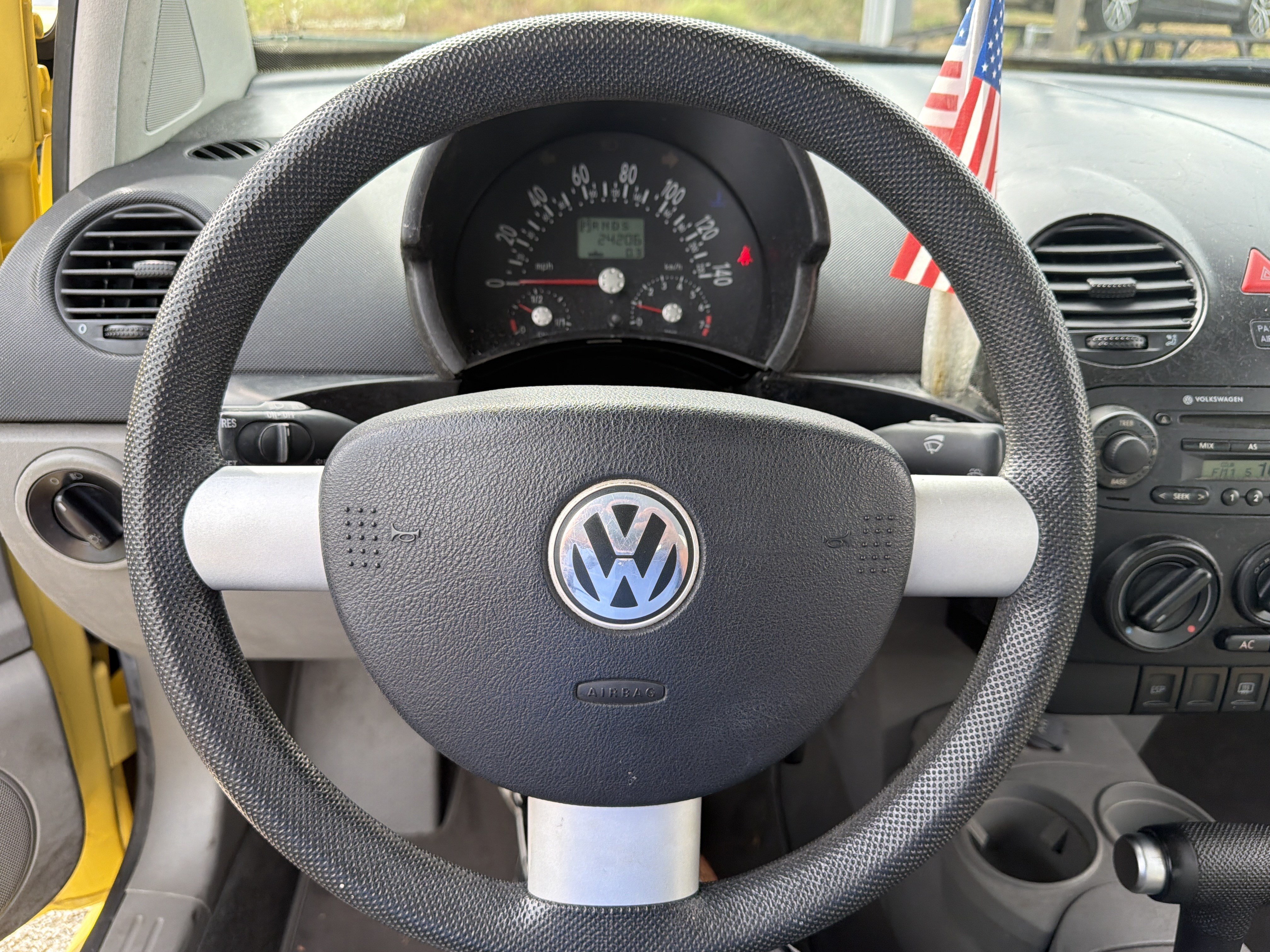 Used 2005 Volkswagen Beetle GL FWD image 9