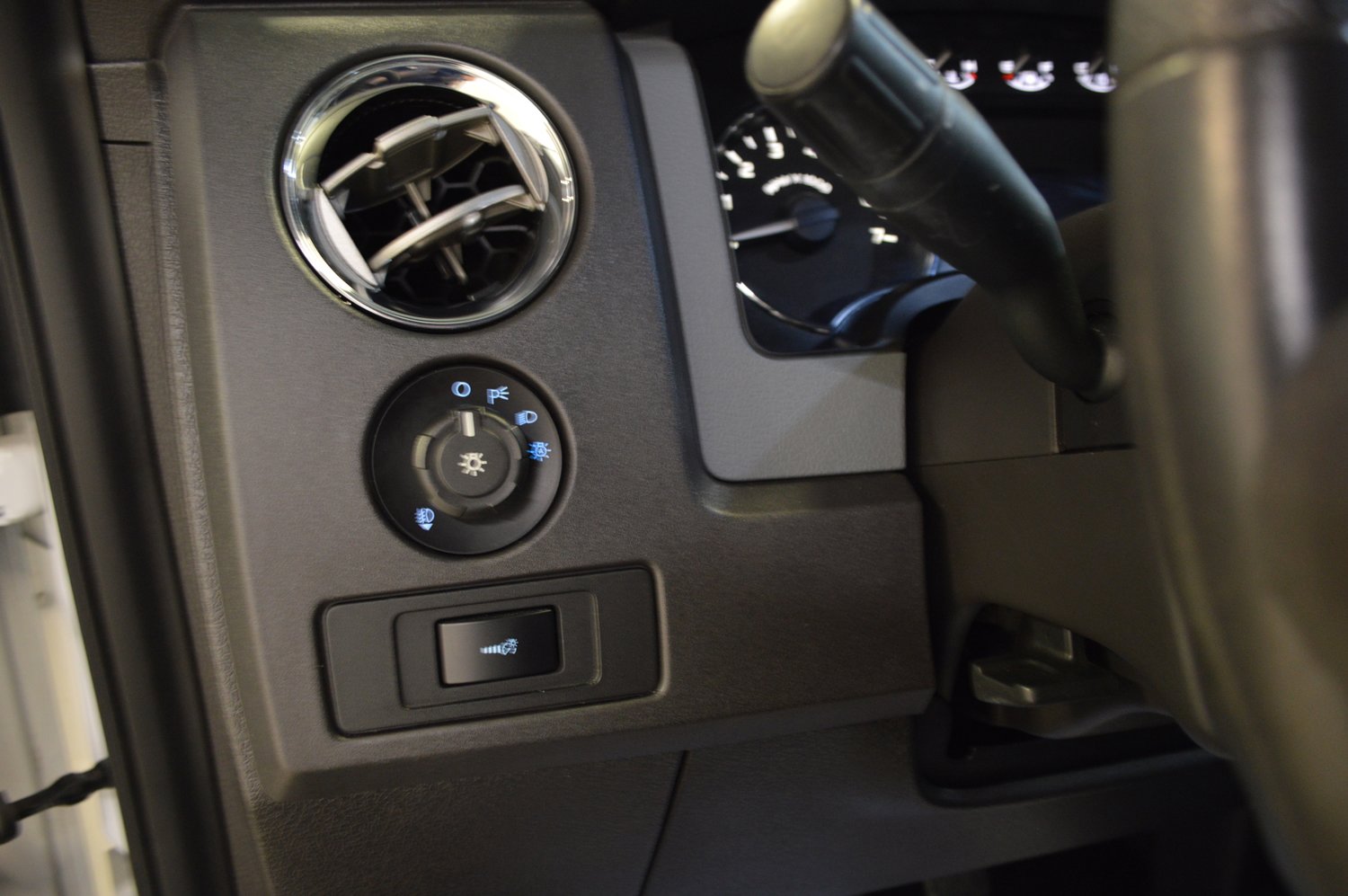 Used 2012 Ford F150 XLT AWD/4WD image 16