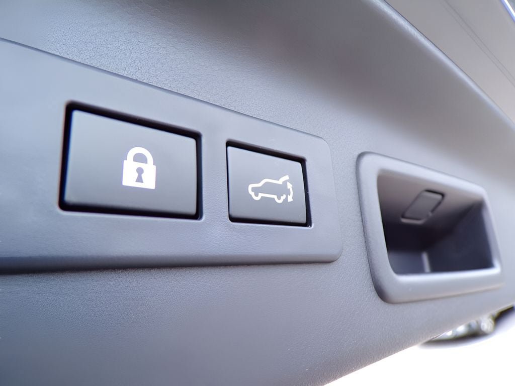 Certified 2025 Subaru Forester Premium AWD/4WD image 14