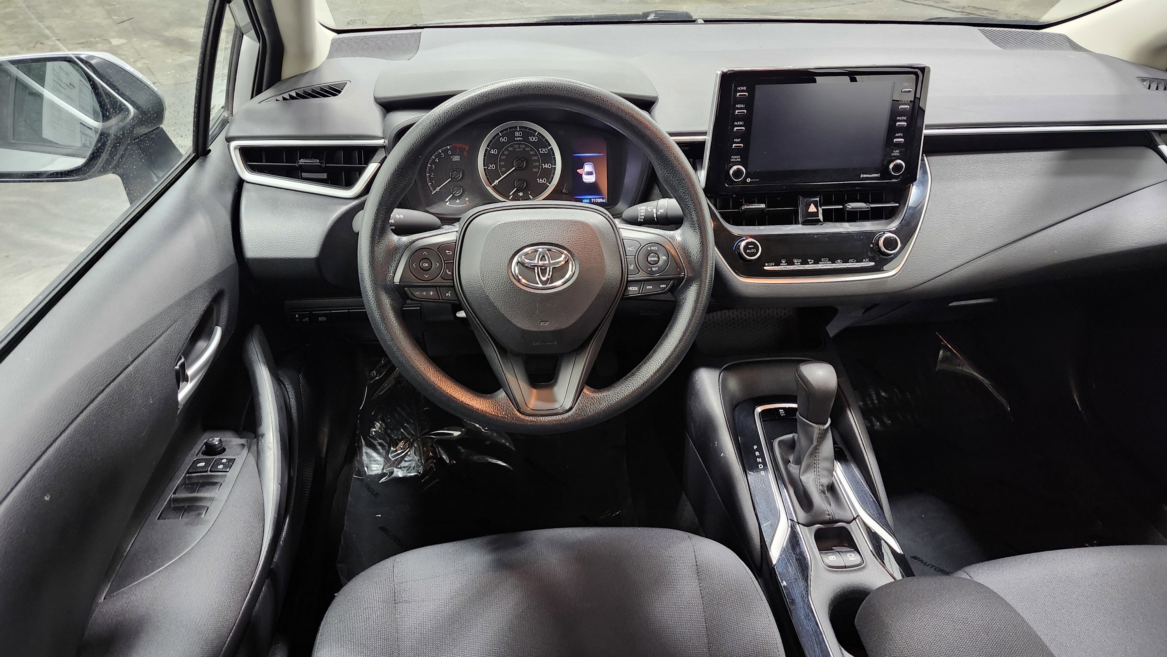 Used 2021 Toyota Corolla LE image 23