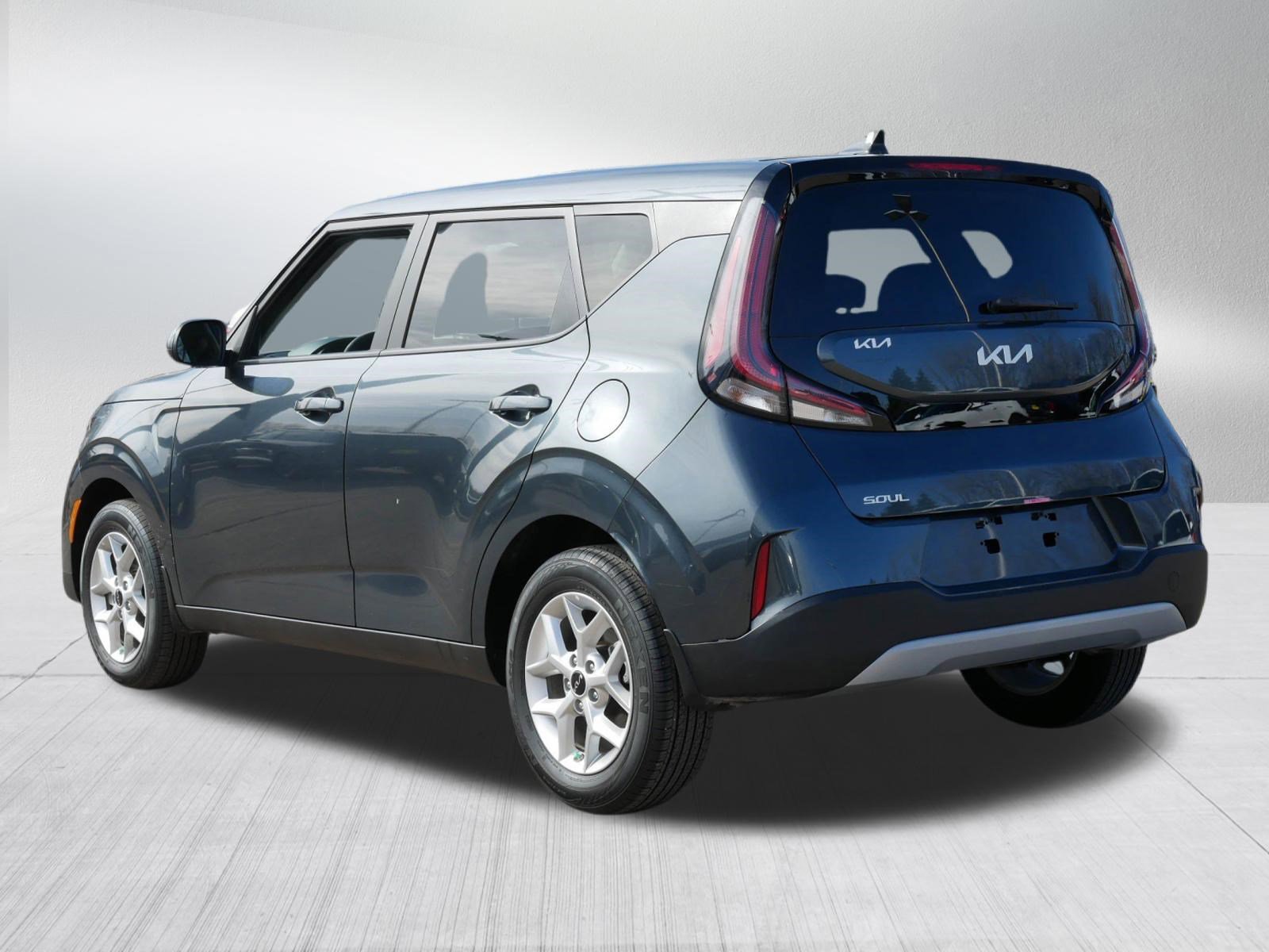 Certified 2025 Kia Soul LX w/ LX Technology Package FWD image 5