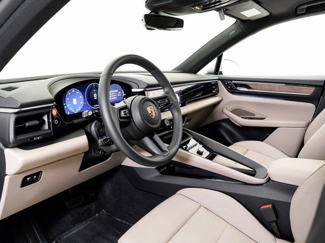 Certified 2025 Porsche Macan Electric image 4