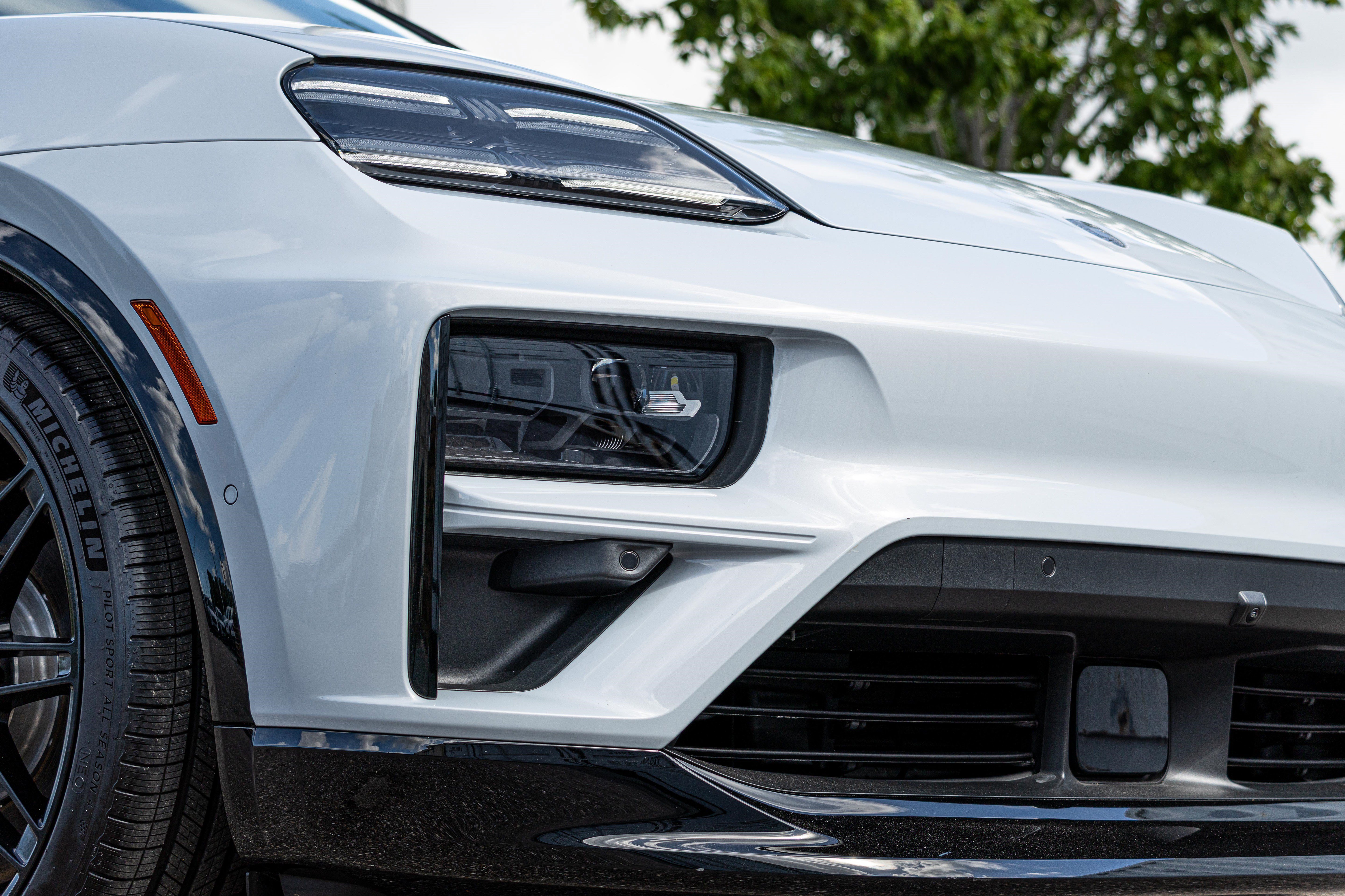 Used 2025 Porsche Macan Turbo Electric AWD/4WD image 26