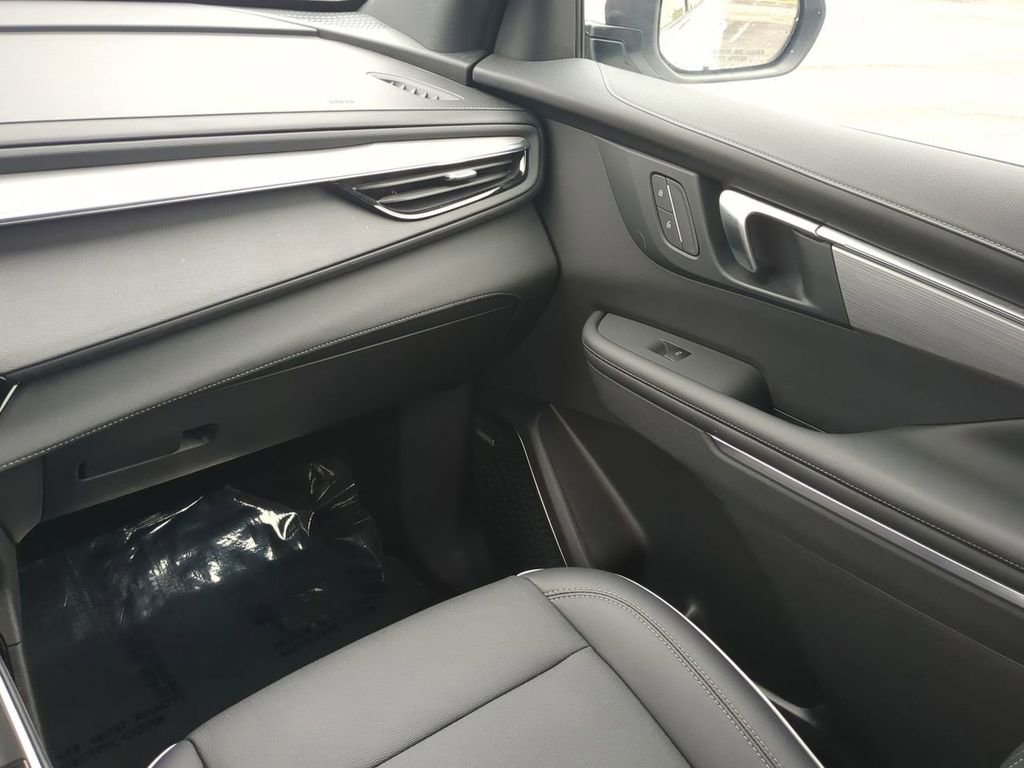 Used 2025 Buick Enclave Preferred image 17