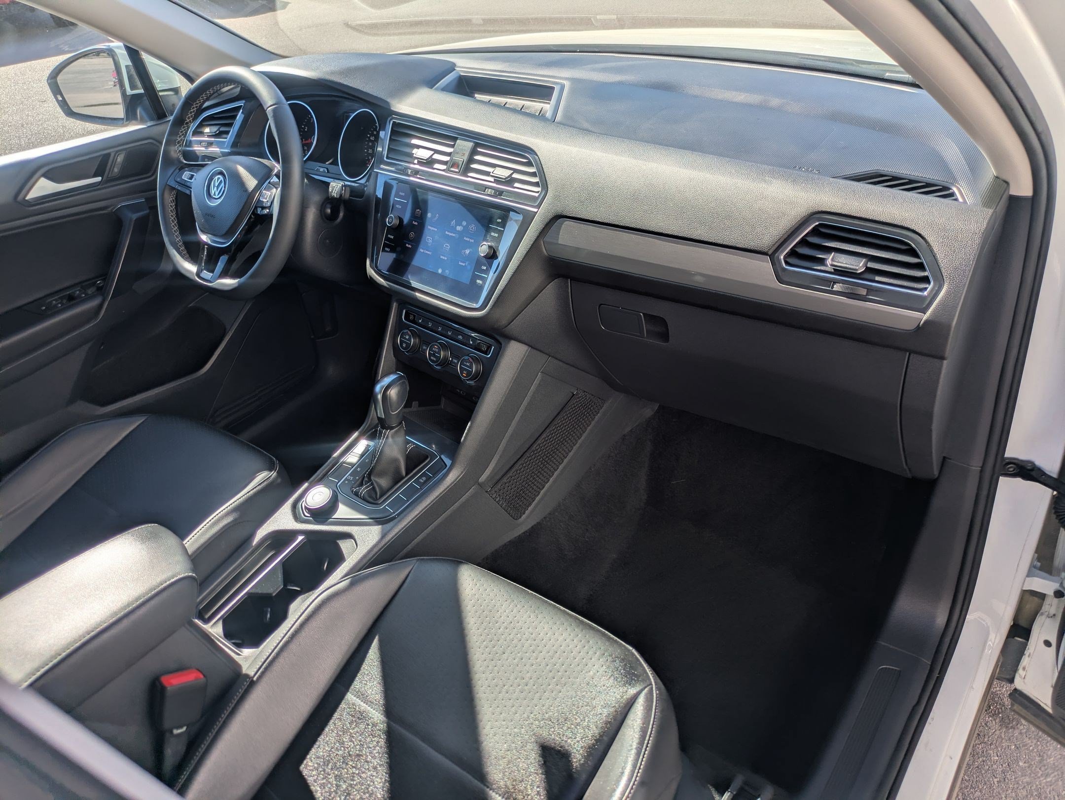 Used 2021 Volkswagen Tiguan SE w/ Panoramic Sunroof Package AWD/4WD image 35