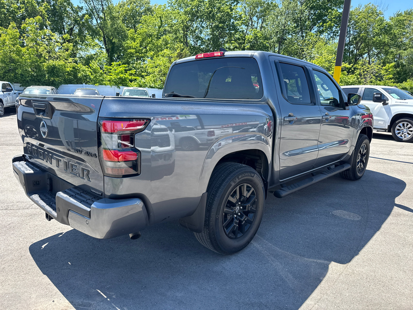 Used 2023 Nissan Frontier SV w/ Midnight Edition Package AWD/4WD image 5