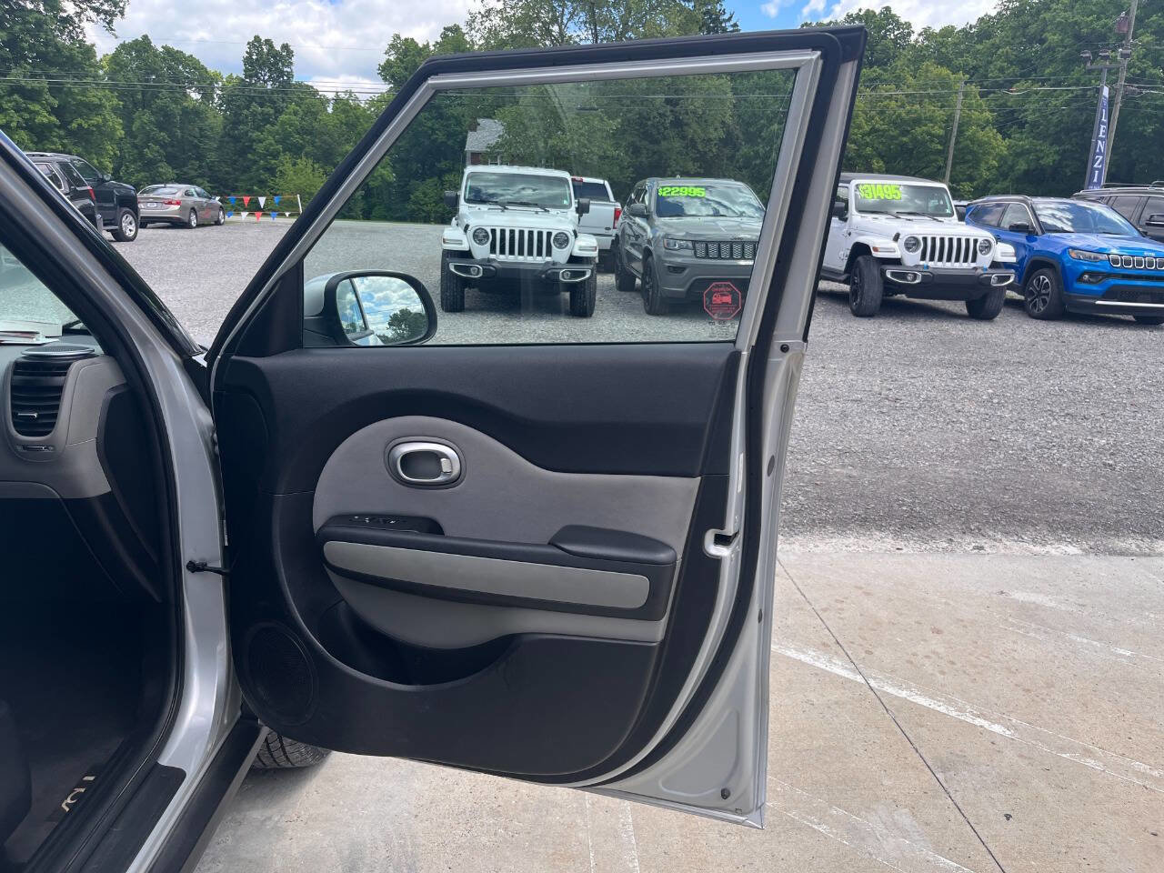 Used 2014 Kia Soul + FWD image 9