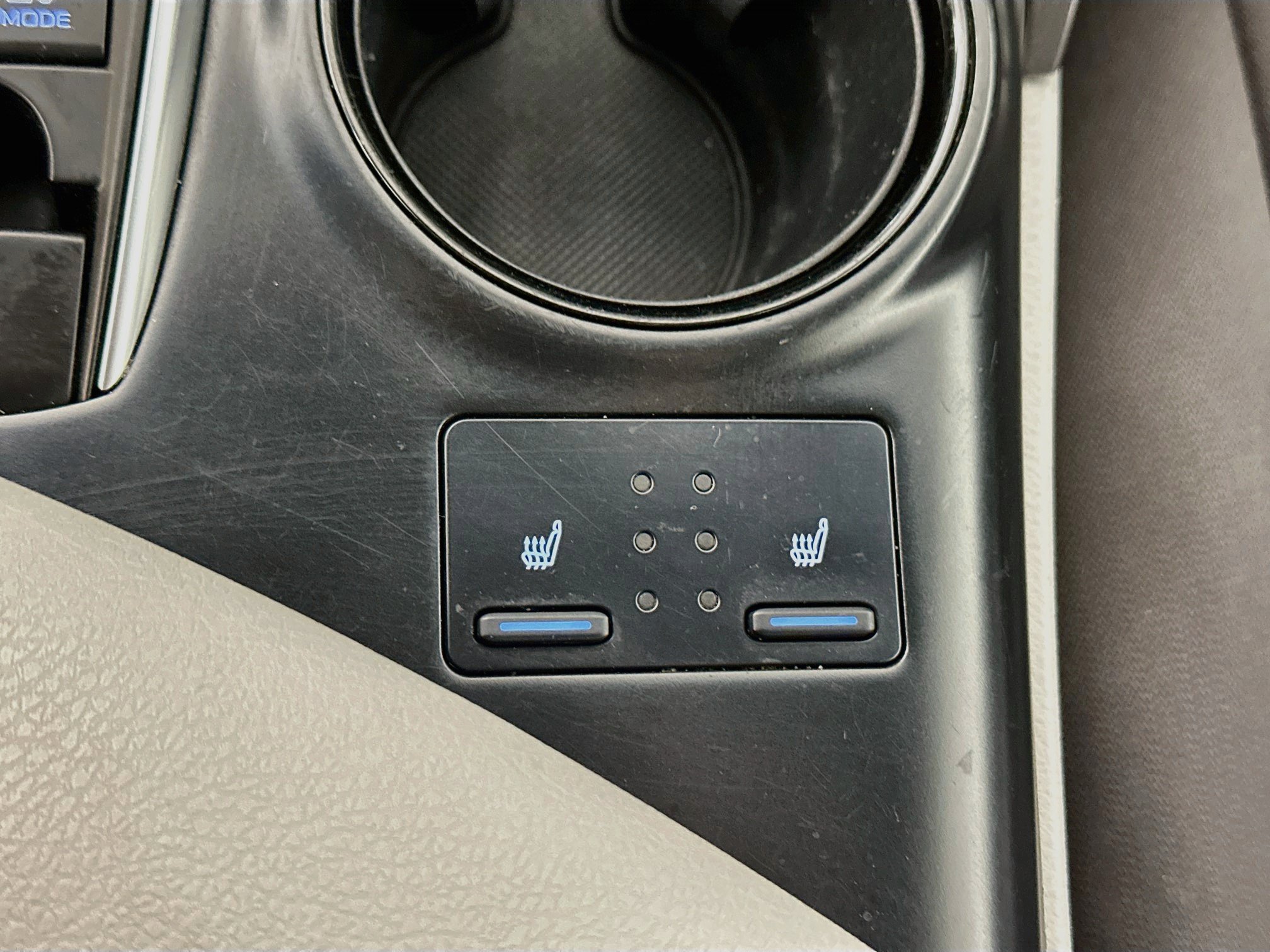 Used 2018 Toyota Camry LE FWD image 19