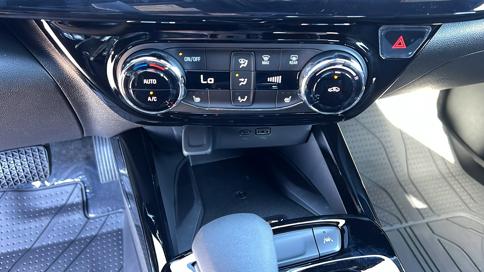 New 2026 Chevrolet Trax RS w/ Sunroof Package image 21