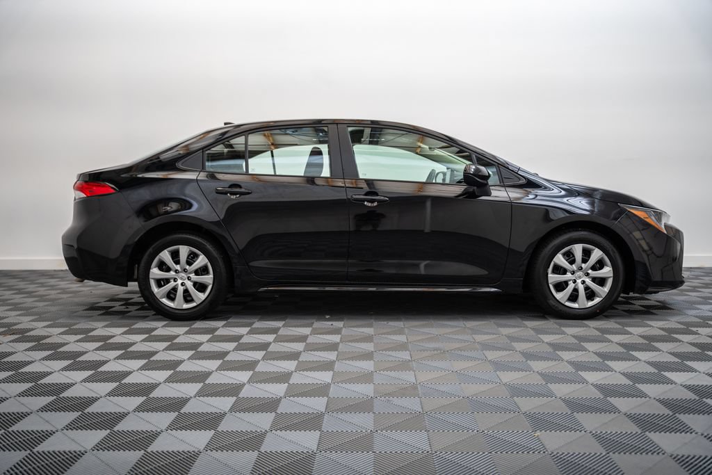 Certified 2025 Toyota Corolla LE FWD image 4