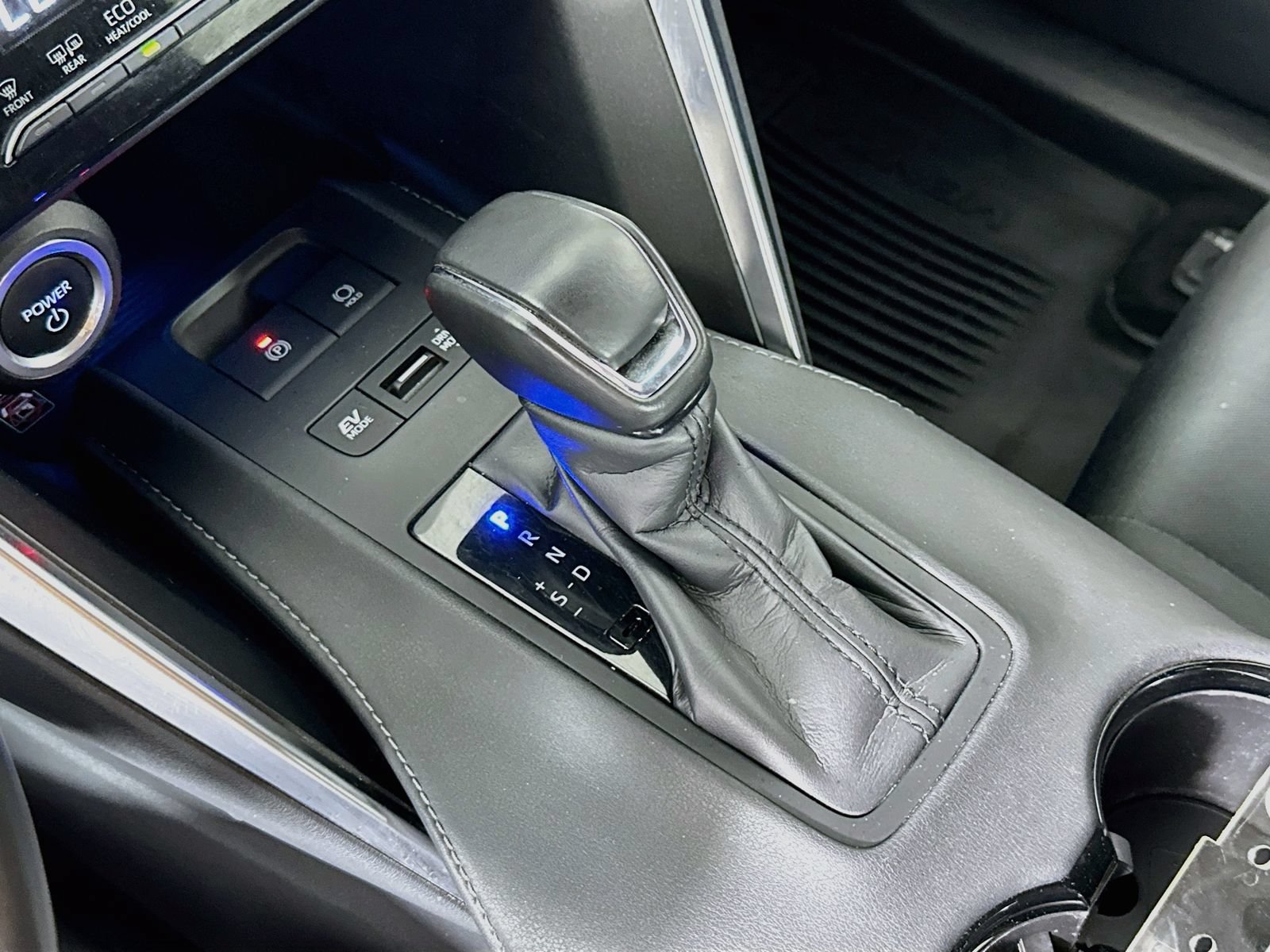 Used 2024 Toyota Venza LE AWD/4WD image 18