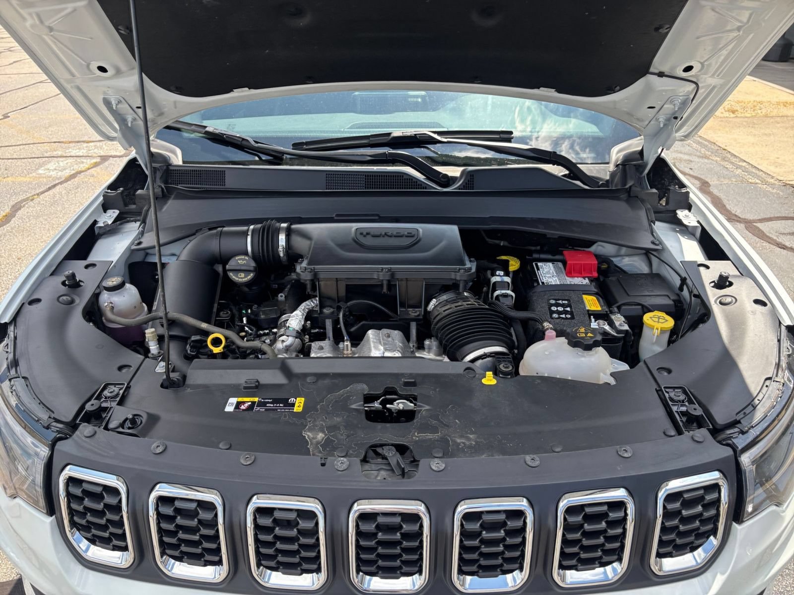 Used 2025 Jeep Compass Latitude AWD/4WD image 32