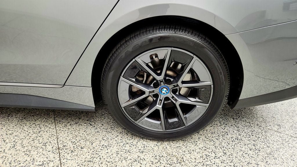 Used 2023 BMW i4 eDrive35 w/ Premium Package RWD image 9