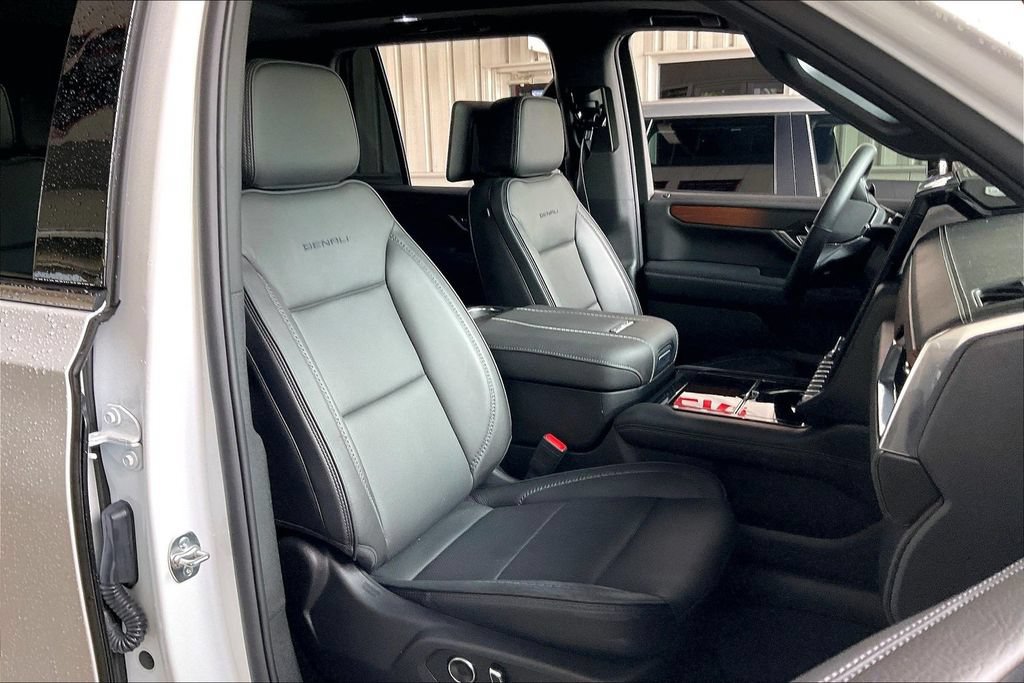Used 2026 GMC Yukon Denali w/ Denali Reserve Package AWD/4WD image 22