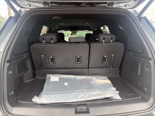 New 2027 Chevrolet Traverse LT w/ Driver Confidence Package FWD image 8