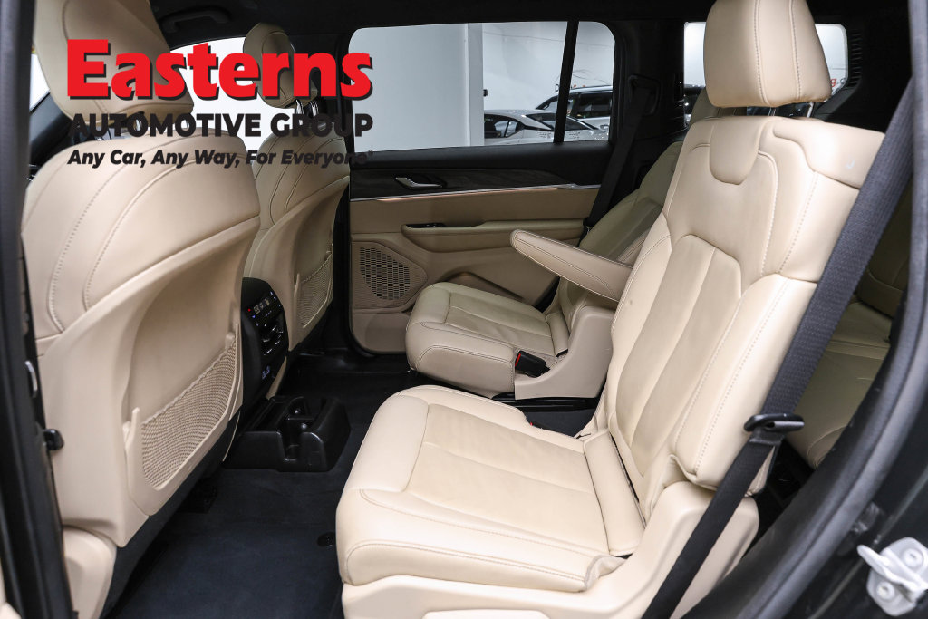 Used 2023 Jeep Grand Cherokee L Limited AWD/4WD image 24