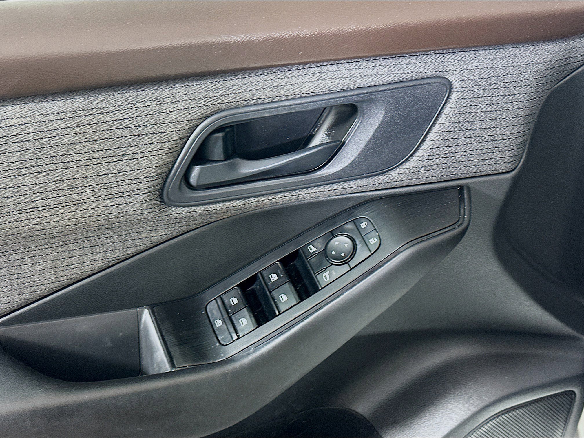 Used 2023 Nissan Rogue S image 15