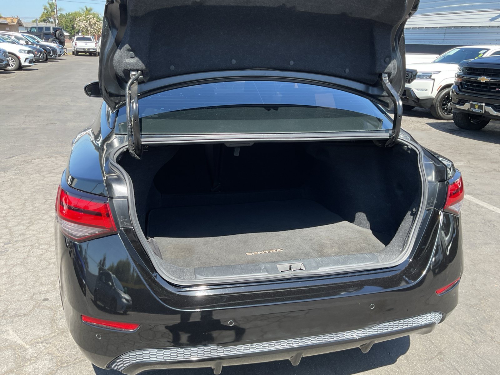 Used 2020 Nissan Sentra SV w/ Electronics Package FWD image 25