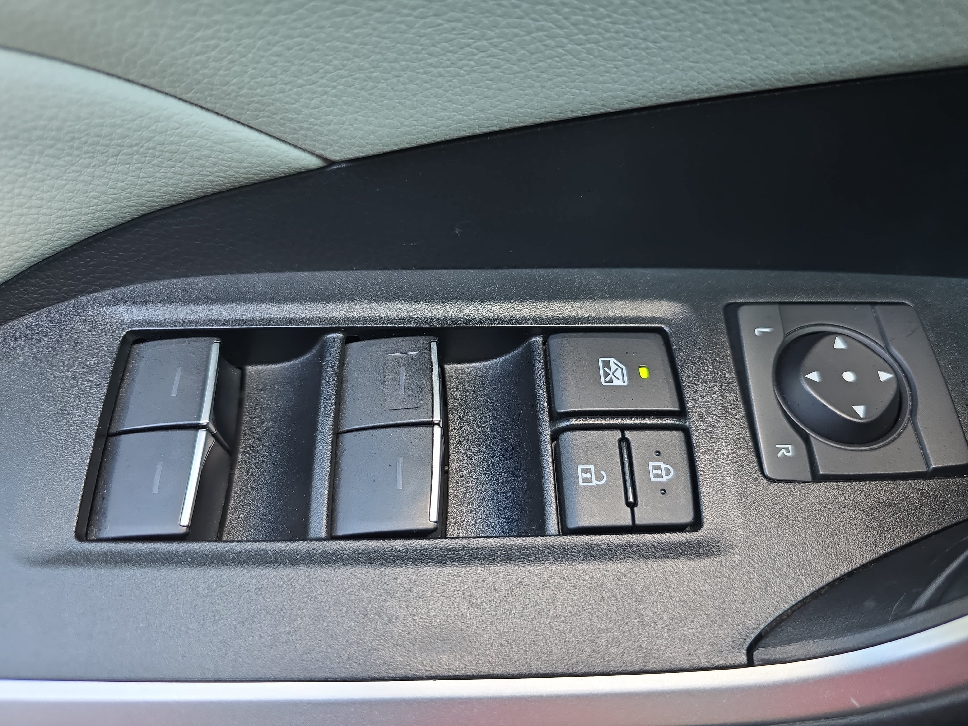 Used 2022 Toyota RAV4 XLE AWD/4WD image 24