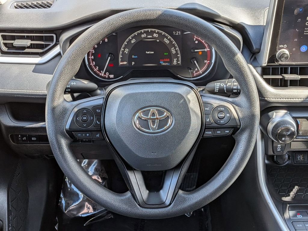 Used 2025 Toyota RAV4 XLE w/ Convenience Package image 18