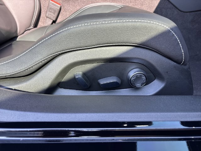 Used 2026 Chevrolet Corvette Z06 w/ Stealth Interior Trim Package RWD image 17
