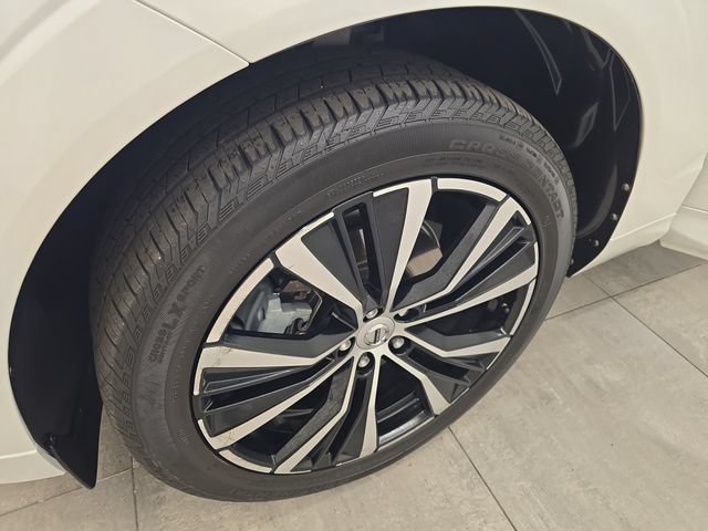 Used 2024 Volvo XC60 B5 Plus w/ Protection Package Premier AWD/4WD image 38