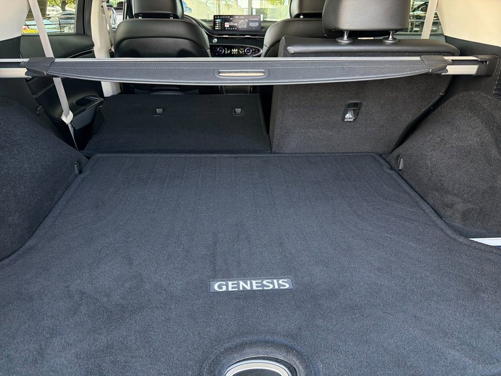 Used 2023 Genesis Electrified GV70 AWD/4WD image 16