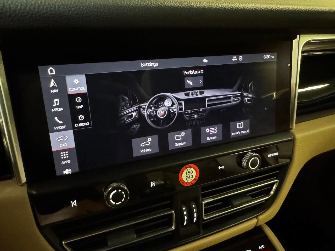 Used 2024 Porsche Macan w/ Premium Plus Package image 32